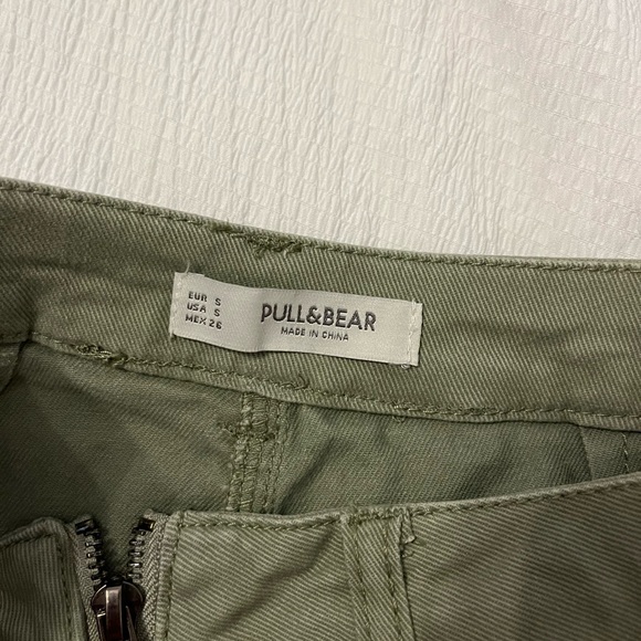 Pull&Bear Green Skirt with Zipper Front Closure - Picture 2 of 2
